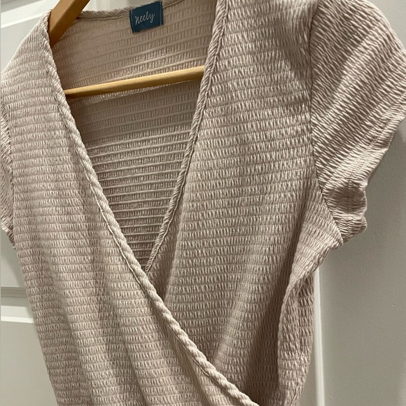 Nelly Crisscross Ruffled V-Neck Short-sleeve Top - Picture 2 of 8